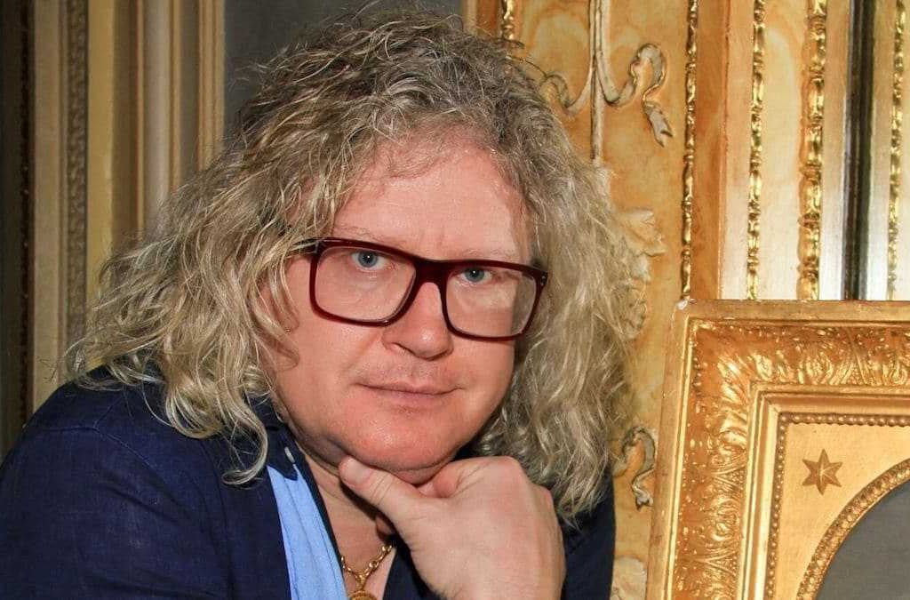 Le vrai visage du R-Haine : Jean-Pierre Chalençon, soutien proche de Le Pen, agresse une journaliste marocaine.