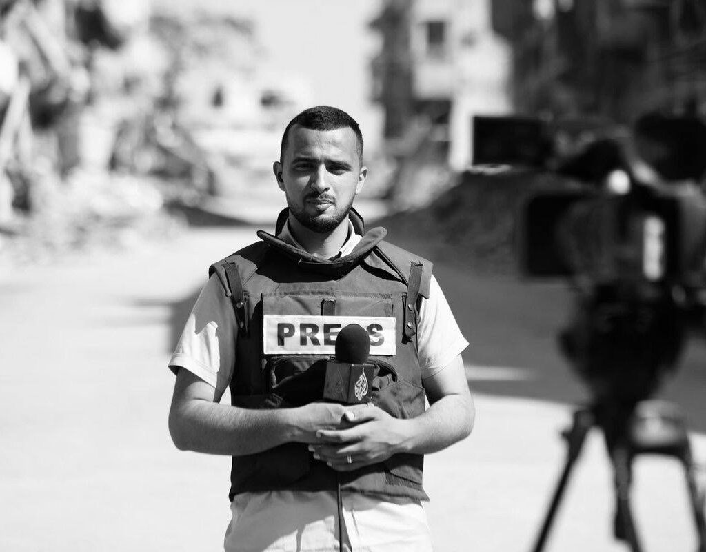 Israël a tué un nouveau reporter de la chaîne Al Jazeera en lançant un missile sur sa voiture.  Repose en paix!
