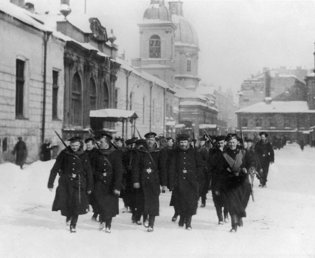 Les Anarchistes et la Révolution Russe : Une chronique des rêves brisés