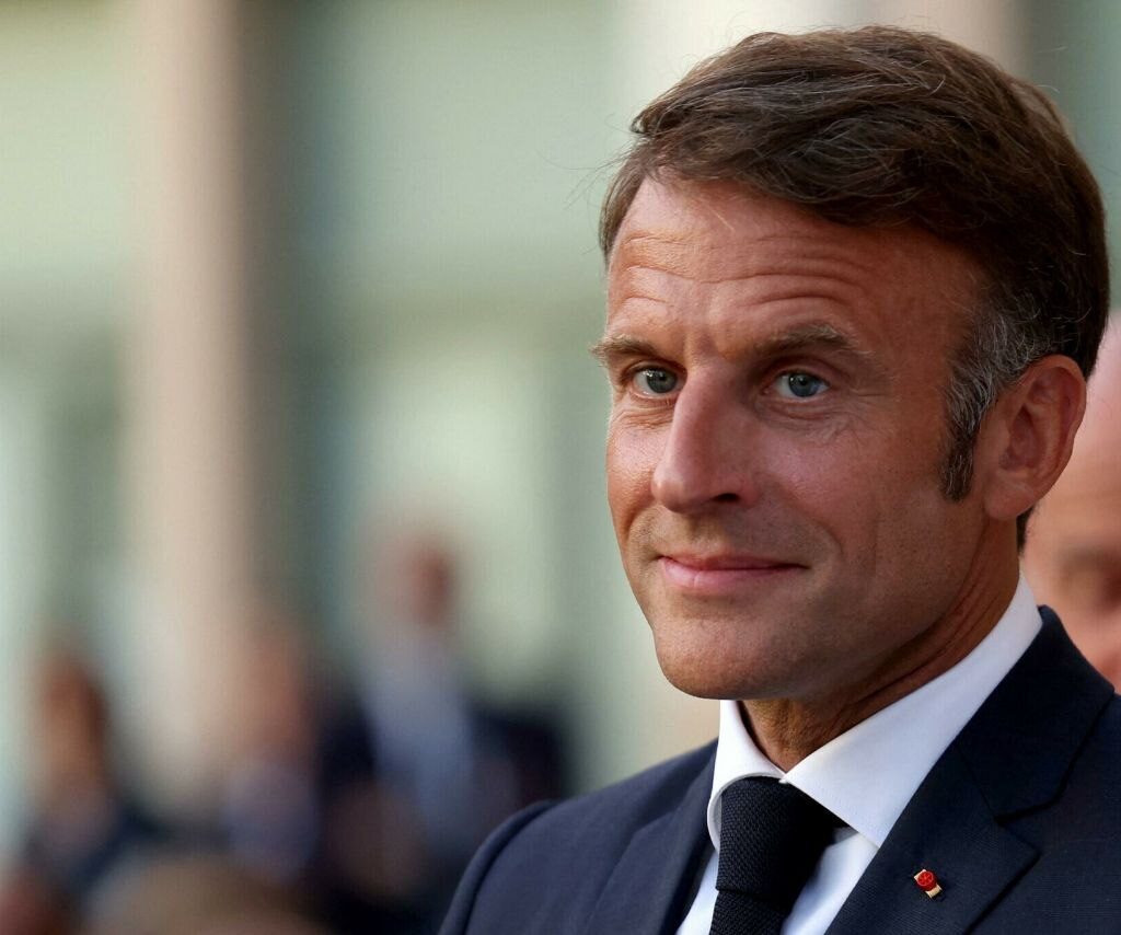 Macron envisage d&rsquo;ouvrir un nouveau cycle de discussions dès mardi, en cas d&rsquo;absence de consensus autour d&rsquo;un gouvernement avec des ministres LFI. Il prend vraiment les gens pour des cons!