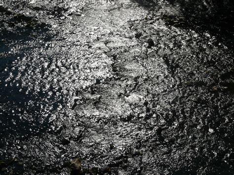 Nestlé Waters à été condamné à une amende de 2 millions d&rsquo;euros suite à deux enquêtes préliminaires pour des forages illégaux et pour tromperie.