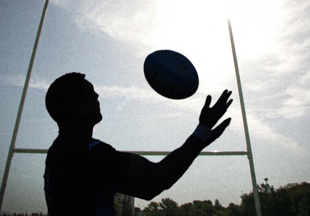 Racisme ordinaire au Macronistan : la Fédération de Rugby protège un entraîneur raciste, Kamel abandonne le sport