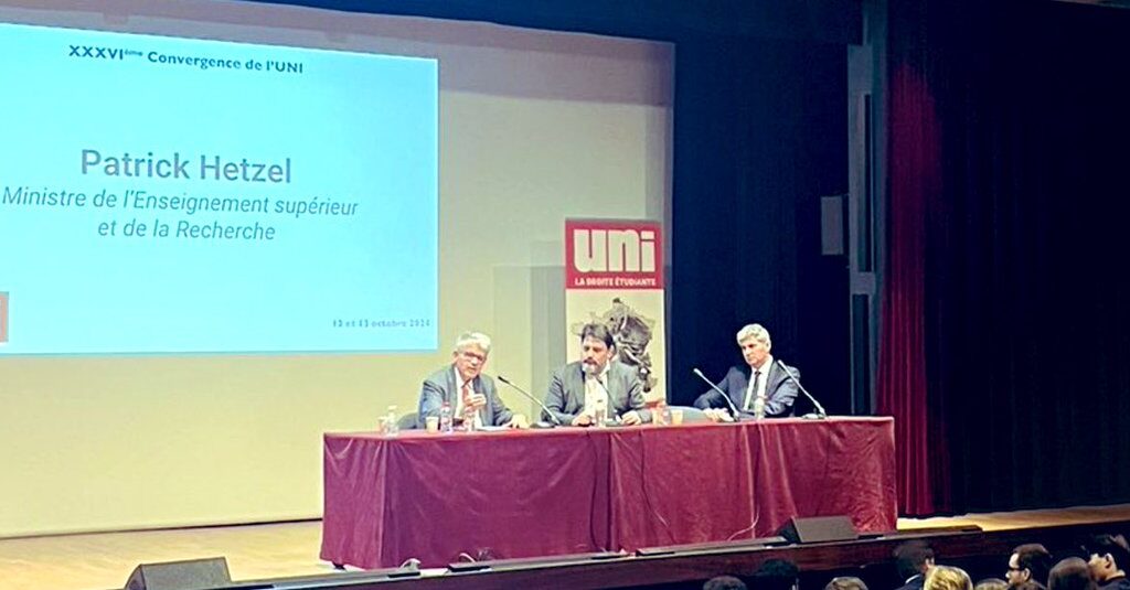 Patrick Hetzel, nouveau ministre de l&rsquo;Enseignement supérieur, a participé en douce à un événement de l&rsquo;UNI, syndicat d&rsquo;extrême droite. Preuve de plus que ce gouvernement glisse sans complexe vers le fascisme.