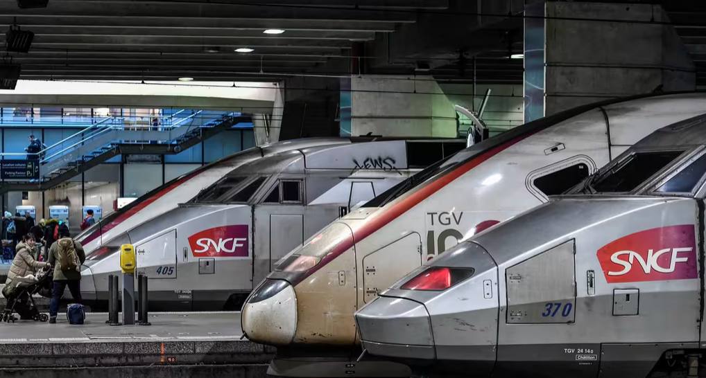 Les syndicats de la SNCF appellent à une grève illimitée à partir du 11 décembre contre le démantèlement de la filiale fret