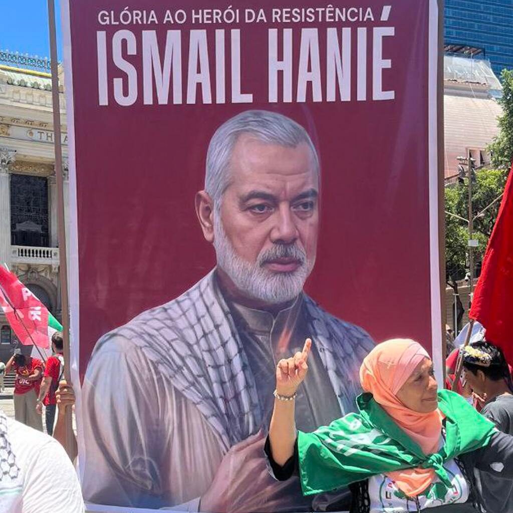 Des affiches célébrant les dirigeants de la résistance palestinienne et accusant les dirigeants occidentaux de crimes de guerre étaient affichées devant le sommet du G20 en cours à Rio de Janeiro, au Brésil.
