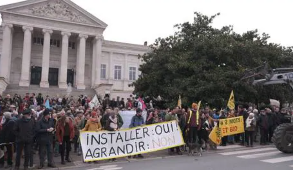 Reprise d’une ferme. » La Safer a encore les cartes en main » : 450 manifestants défilent à Angers