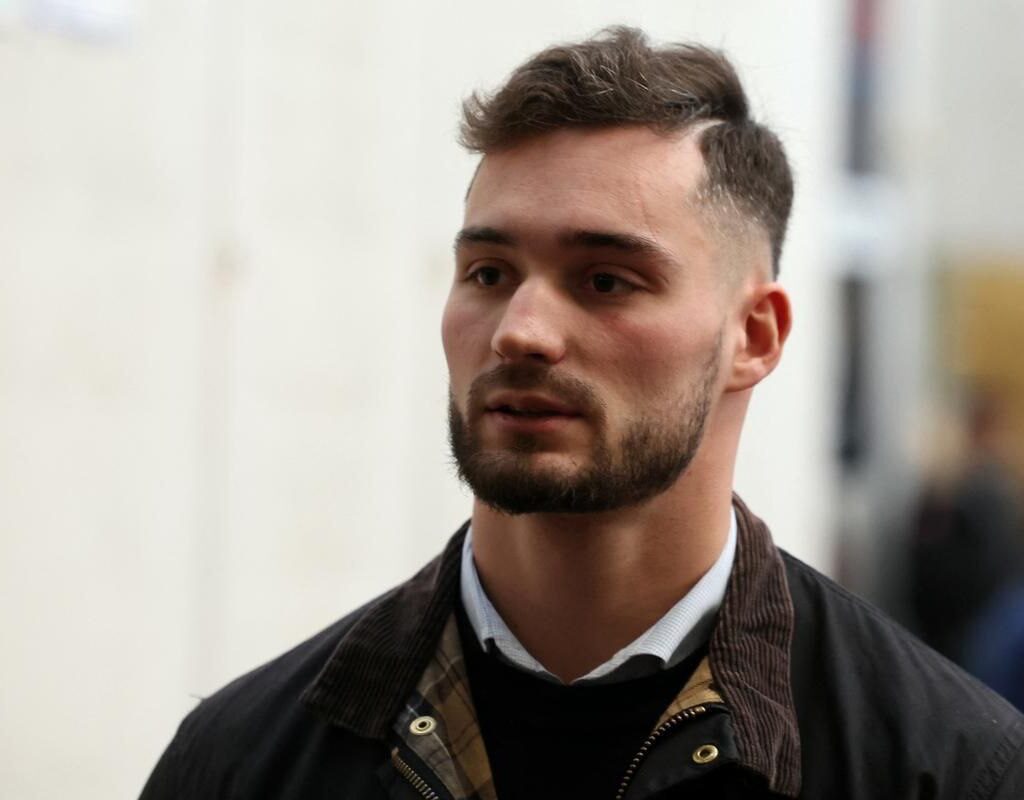 18 mois de prison ont été requis contre le néonazi Marc de Cacqueray, ex-leader des Zouaves Paris, un groupe néonazi désormais dissous.
