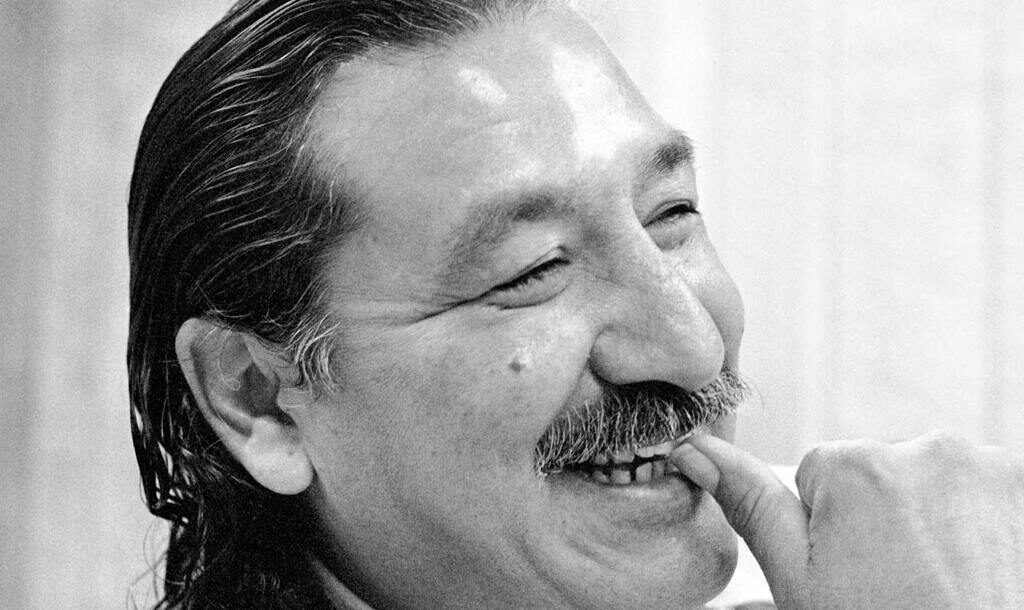 Le militant du mouvement de libération amérindienne Leonard Peltier en liberté surveillée après 50 ans d’injustice