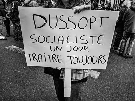 Un macroniste décoré… et condamné. Olivier Dussopt, tout juste médaillé de la Légion d&rsquo;honneur, écope de 15 000 € d&rsquo;amende (dont 10 000 avec sursis) pour favoritisme dans l&rsquo;acquisition de marché public. Presque une promo en Macronie