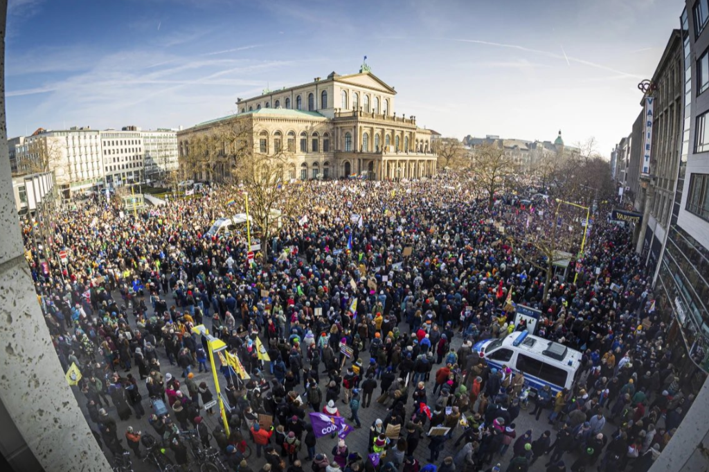 Allemagne : 250 000 personnes manifestent contre l&rsquo;extrême droite à Munich.