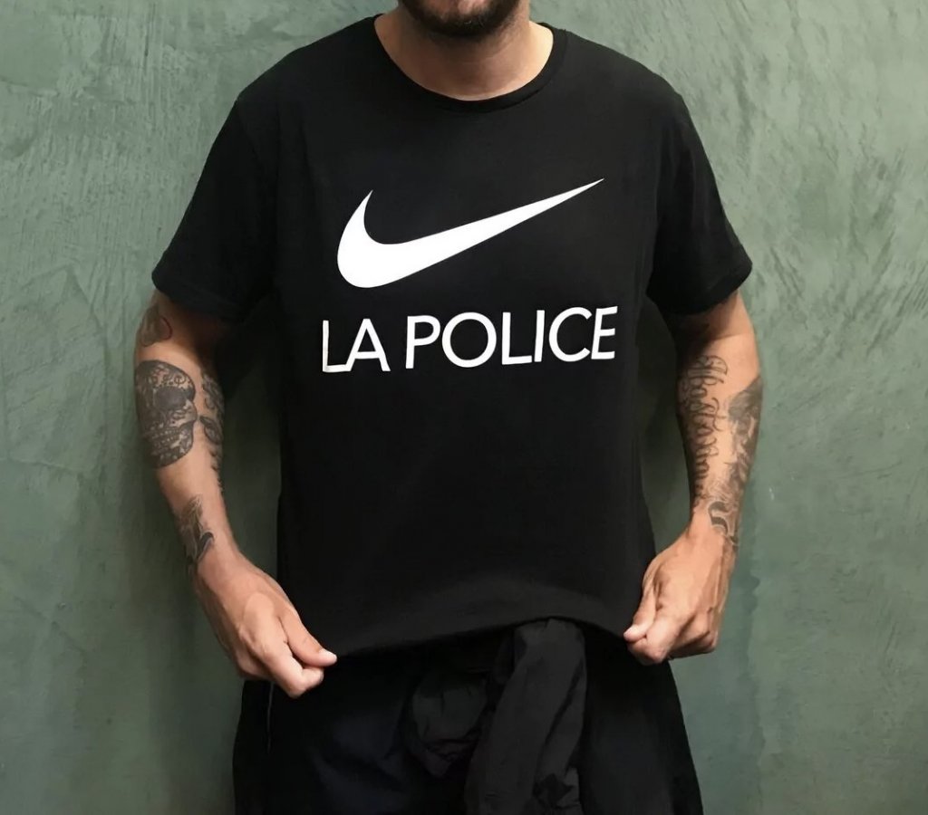 Un T-shirt contre la police : 4 mois de sursis et 105 heures de travaux forcés