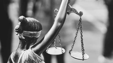 Comparution immédiate pour les ados : Plus vite, plus dur, la machine à punir s’emballe