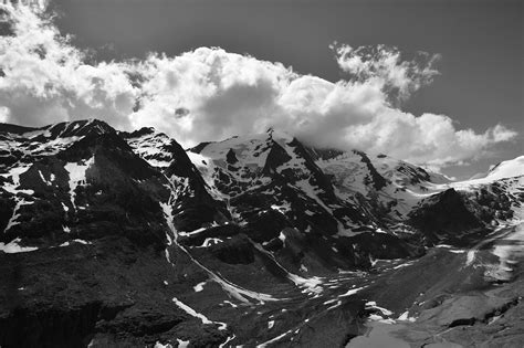 Glaciers en péril : 40 % de volume perdu en 23 ans dans les Alpes et les Pyrénées