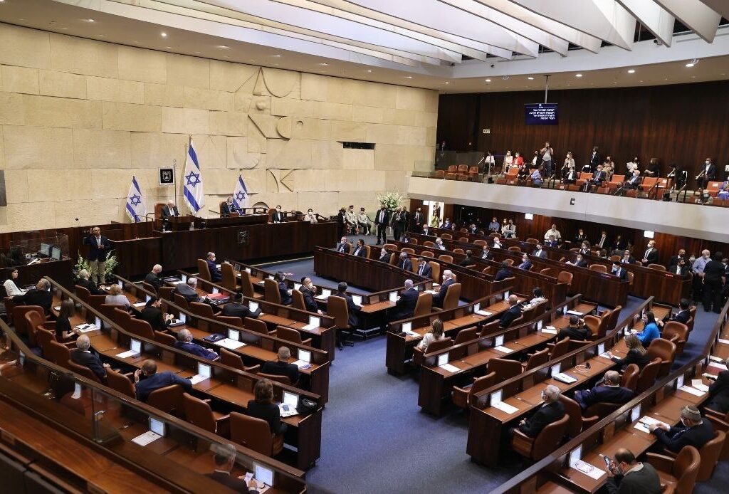 La Knesset adopte un projet de loi prévoyant jusqu&rsquo;à cinq ans de prison pour les Israéliens coopérant avec la CPI, la plus grande démocratie du Moyen-Orient qu&rsquo;ils disent….