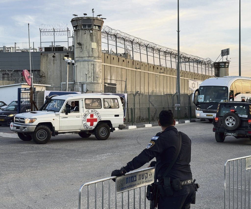 Israël retarde la libération des otages Palestiniens détenus dans les prisons israéliennes, bien que le Hamas ait rempli sa part du contrat en libérant ses captifs.
