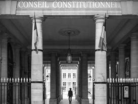 Macron s’offre un Conseil constitutionnel taillé sur mesure en souhaitant nommer Ferrand à sa tête
