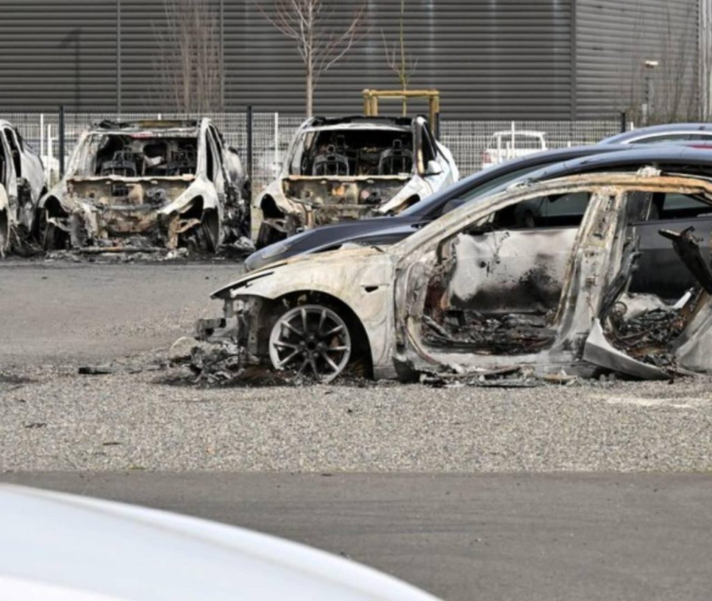 Tesla prend feu… au sens propre : sabotage dans le 31