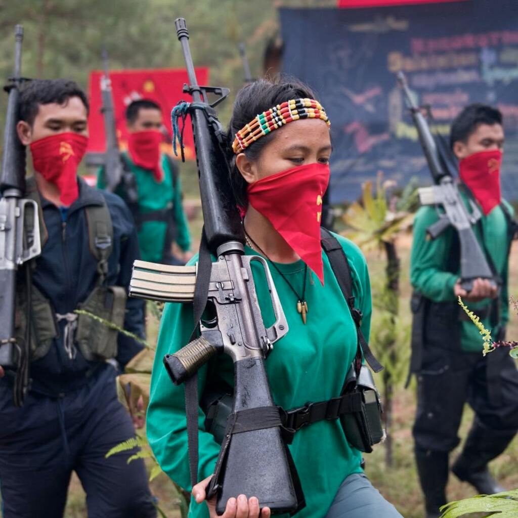 Philippines : la guérilla maoïste frappe fort, un avion de chasse porté disparu