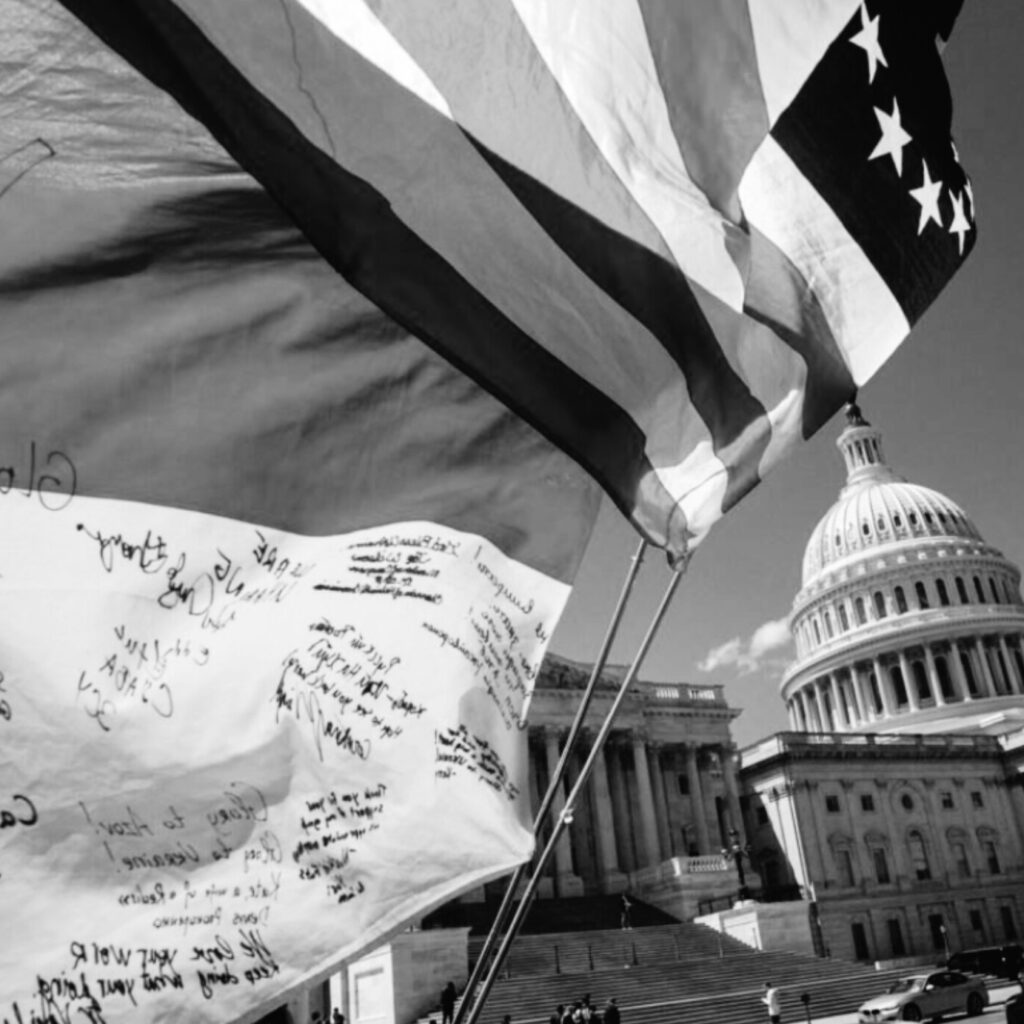 Les États-Unis interrompent le partage de renseignements avec l’Ukraine.