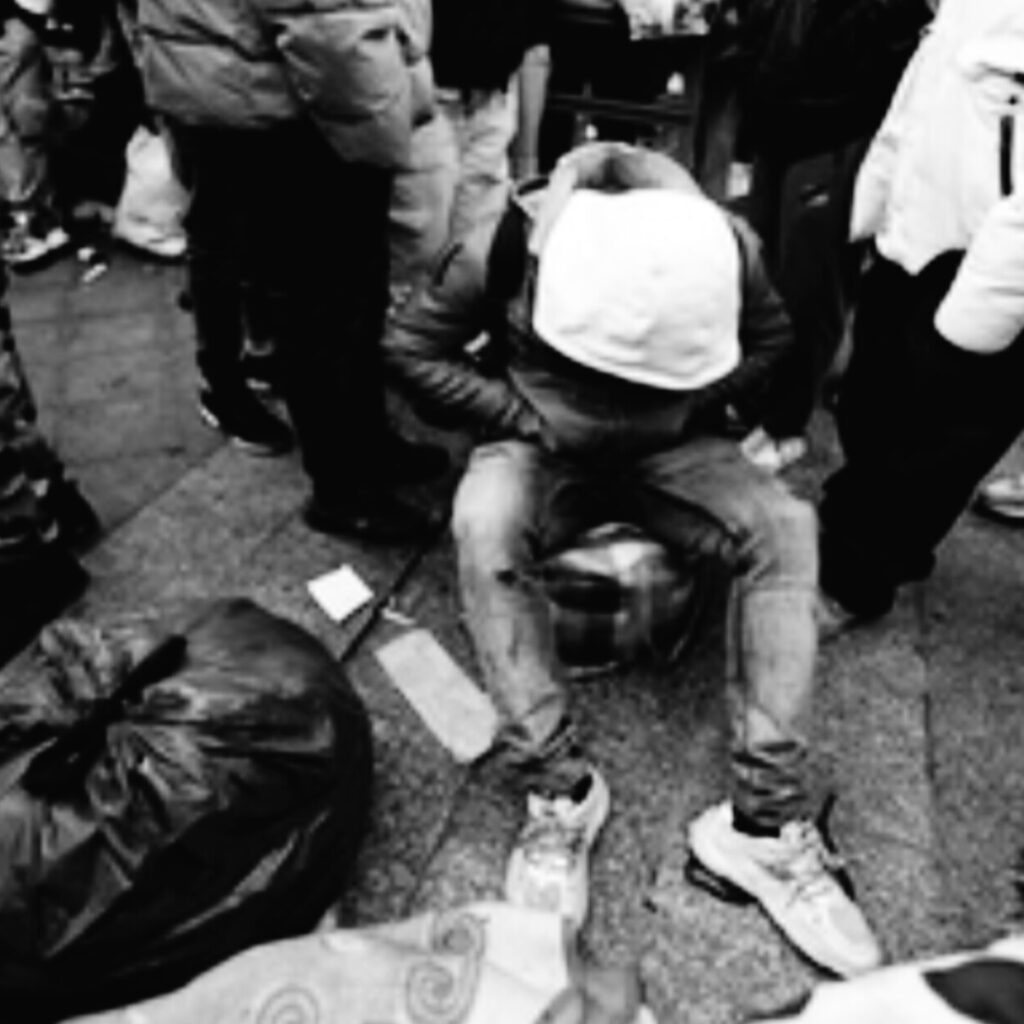 Expulsion violente à la Gaîté Lyrique : rafle et répression contre les mineur·es isolé·es:  25 OQTF, un placement en CRA et des dizaines de blessé·es sous les coups de la police