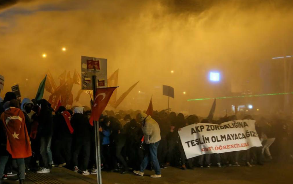 343 personnes ont été arrêtées en Turquie lors de manifestations nocturnes contre l’arrestation du maire d’Istanbul.