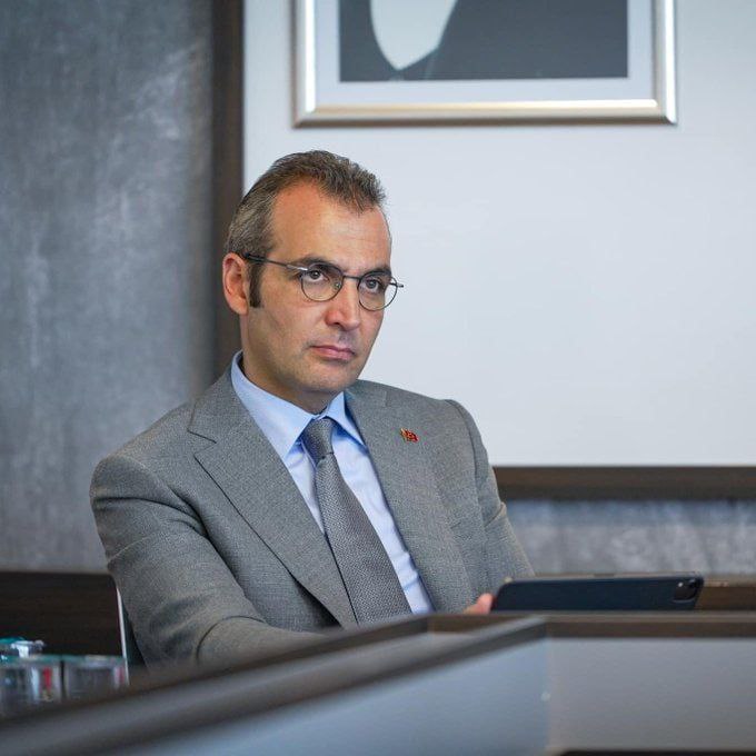 Le maire de Şişli, Resul Emrah Şahan, a également été arrêté par le gouvernement turc.