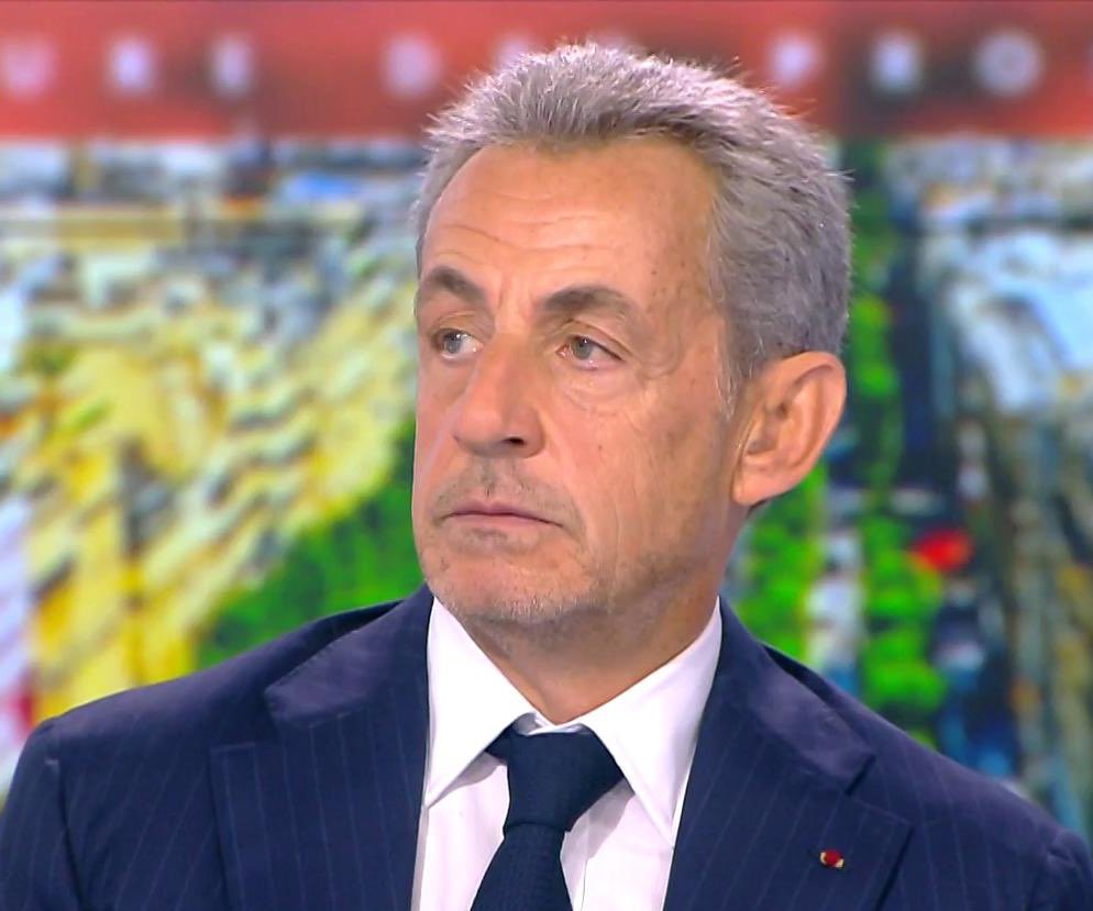Le parquet requiert 7 ans de prison ferme et 300.000 € d&rsquo;amende contre Sarkozy pour corruption, association de malfaiteurs, recel de détournements de fonds publics et financement illicite de campagne. Une 1ère dans l&rsquo;histoire politique française.