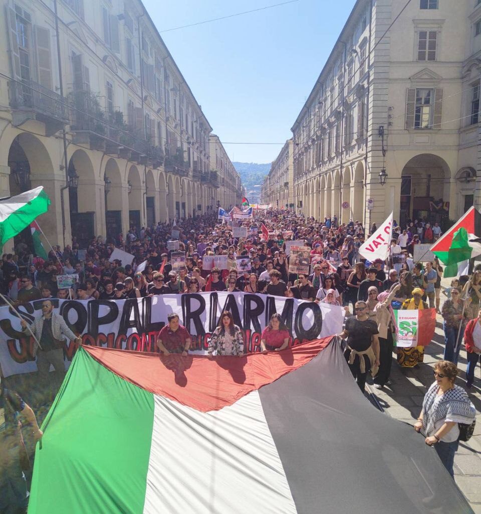 Turin: Les travailleurs crient haut et fort  » Stop au réarmement  » !
