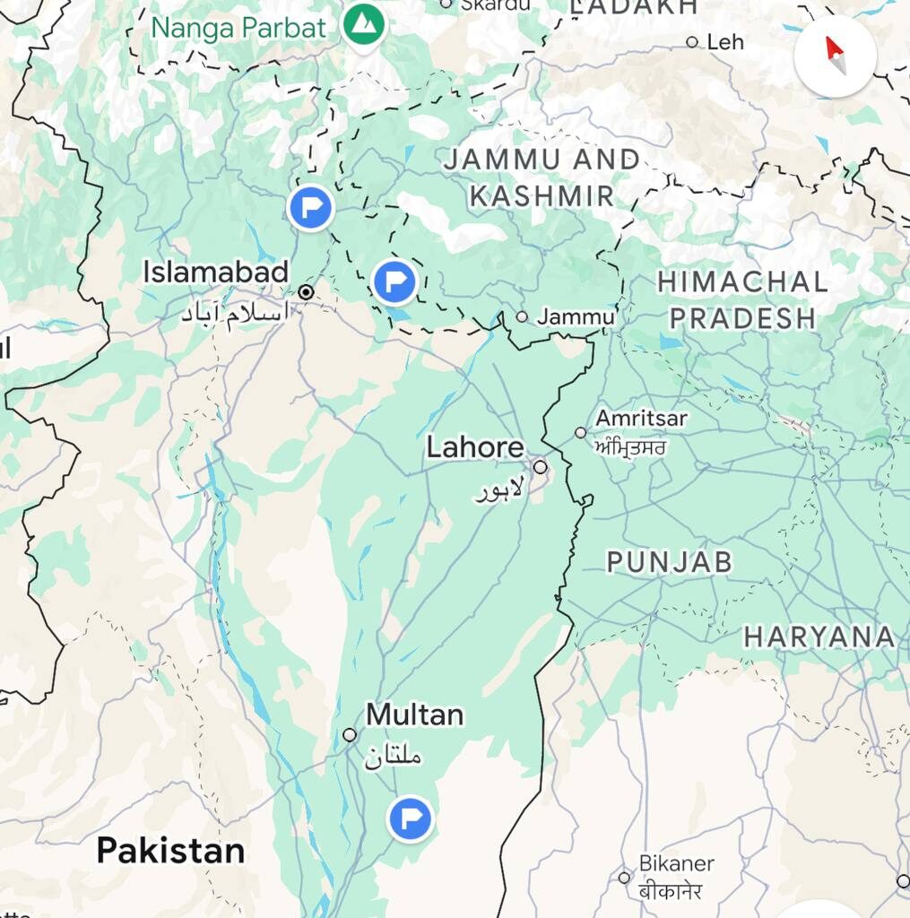 Voici les 3 emplacements confirmés ciblés par des missiles indiens (en bleu) :