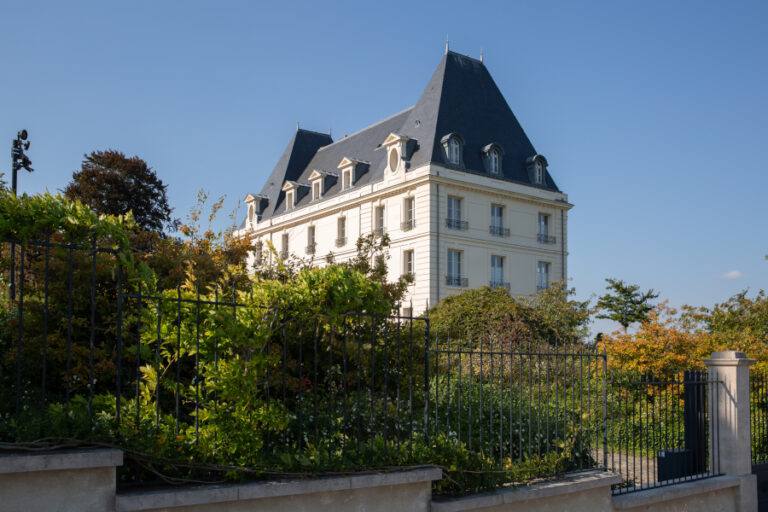 Champagne LVMH : des syndicats  » prêts à monter à Paris  » face aux 1200 suppressions d’emplois