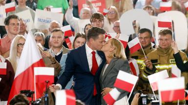 Comme en Roumanie, l&rsquo;extrême droite en Pologne se hisse au second tour de la présidentielle
