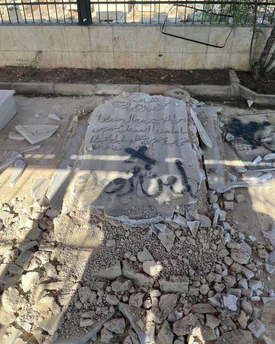 HTS à profané la tombe d&rsquo;Ahmad Jibril, fondateur du Front populaire de libération de la Palestine (FPLP), dans le cimetière du camp de réfugiés de Yarmouk, à Damas