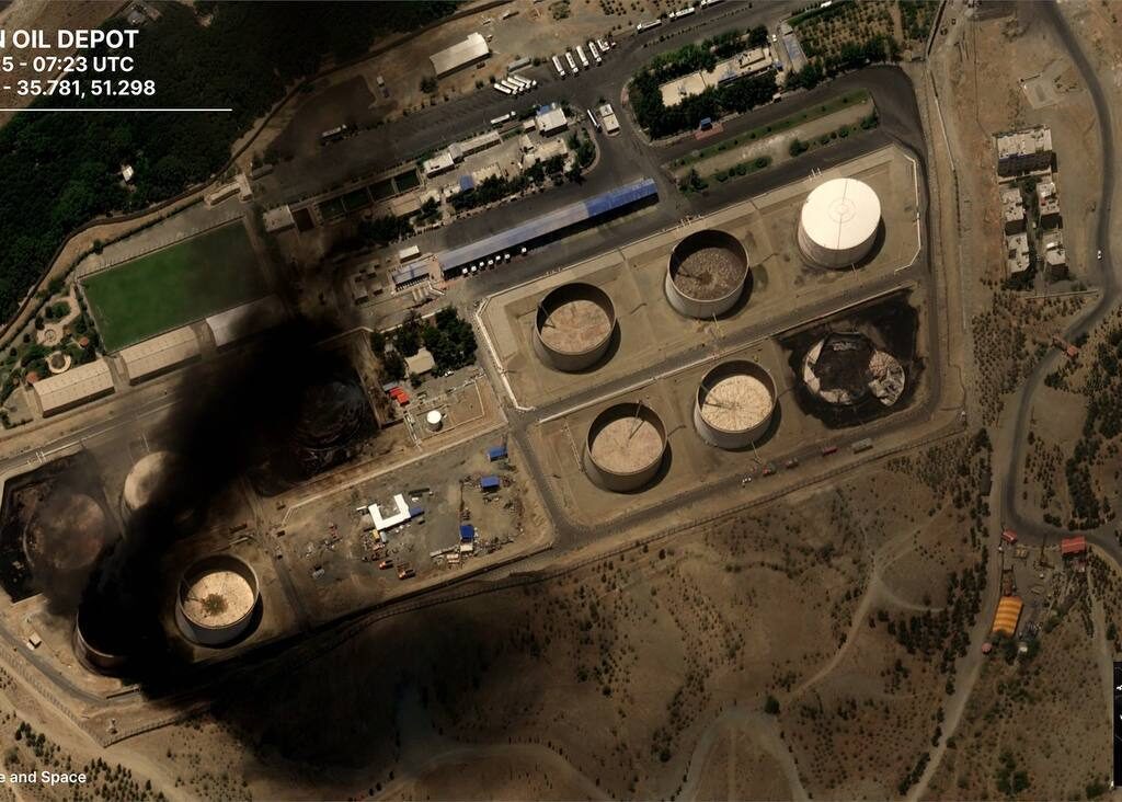 Des images satellite révèlent les dégâts causés par les frappes aériennes israéliennes sur l&rsquo;installation de stockage de pétrole de Shahran et la raffinerie de pétrole de Téhéran.